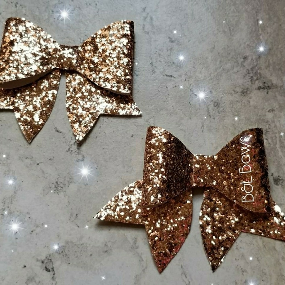 Pair medium bows